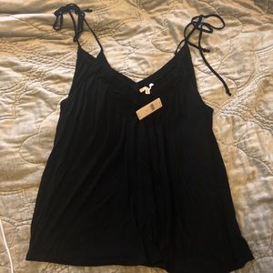 Tank with tied straps